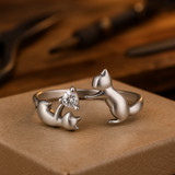 Verstelbare Zilveren Ring in de Vorm van een Speelse Kat met Zirkonia