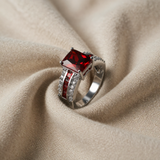 Zilveren Ring met Twee Tubes en Robijn