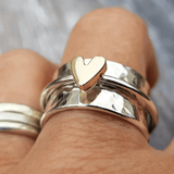 Zilveren ring met gouden hart