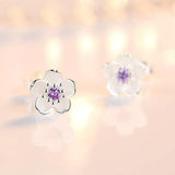 Bloemvormige knopoorbellen met zirconia