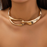 Gouden collier met gedurfde textuur